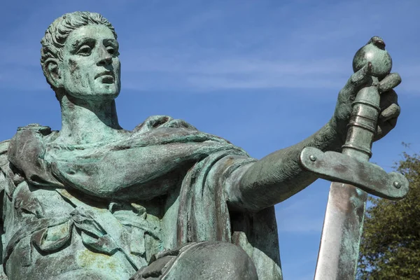 Büyük Konstantin heykel York