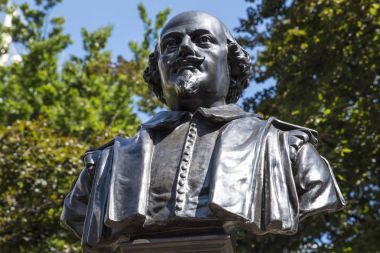 Londra'da William Shakespeare büstü