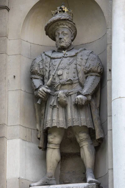 Kral Henry VIII heykeli Londra'daki