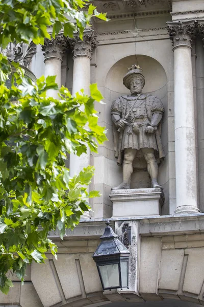 Kung Henry Viii staty i London — Stockfoto