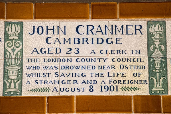 Plaque at the Memorial to Heroic Self Sacrifice in London — Stock Photo, Image