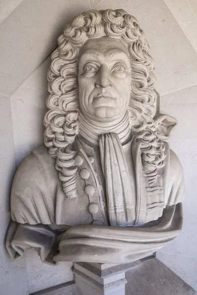 ロンドンでクリストファー ・ レン卿彫刻 — ストック写真