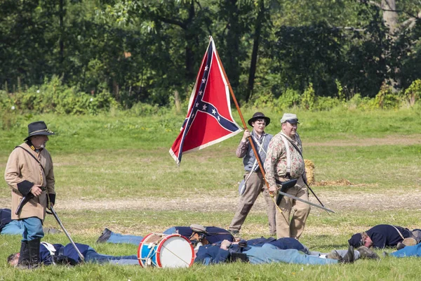 Confederate Soldiers and Flag — Stock Photo, Image