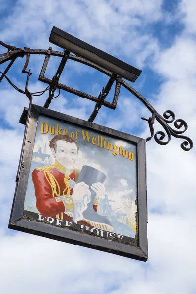 Herzog von Wellington Pub Schild in Wareham — Stockfoto