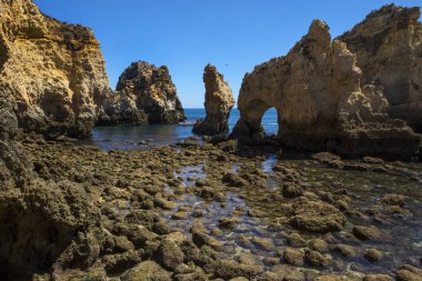 Ponta da Piedade Lagos, Portekiz, güzel grottos görünümünü.