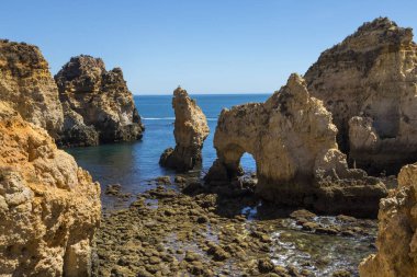 Ponta da Piedade Lagos, Portekiz, güzel grottos görünümünü.