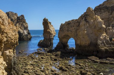 Ponta da Piedade Lagos, Portekiz, güzel grottos görünümünü.