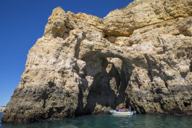 Portekiz - 12 Eylül 2017: mağaralar ve grottos Lagos Algarve, Portekiz, içinde 12 Eylül 2017 keşfetmek bir tekne turu.
