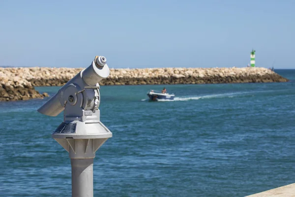 Перегляд Біноклі в Лагосі Marina в Португалії — стокове фото