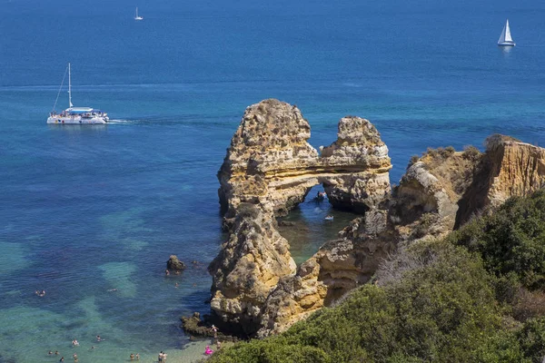 Kilátással Gyönyörű Sziklaalakzatok Praia Camilo Lagos Portugália — Stock Fotó