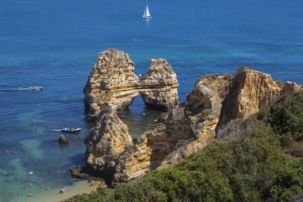 Kilátással Gyönyörű Sziklaalakzatok Praia Camilo Lagos Portugália — Stock Fotó