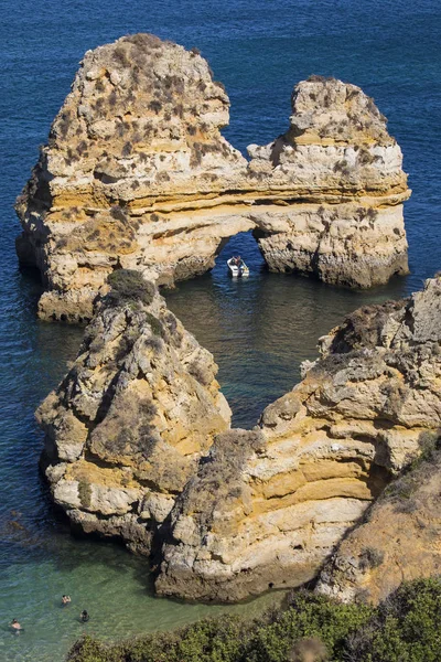 Kilátással Gyönyörű Sziklaalakzatok Praia Camilo Lagos Portugália — Stock Fotó