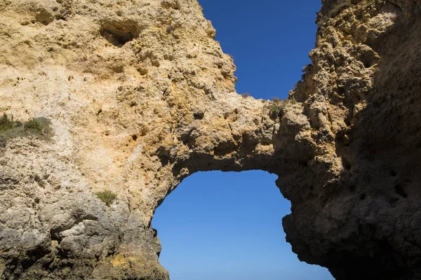 Одна Пещер Пещер Вдоль Побережья Алгарве Португалии Недалеко Порта Пьедаде — стоковое фото