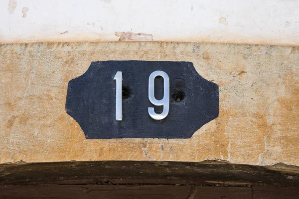 Número 19 en una pared — Foto de Stock