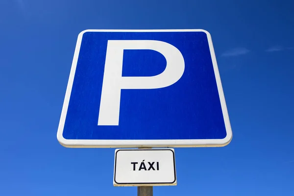 Táxi estacionamento sinal — Fotografia de Stock