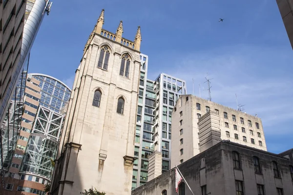 Tower of the Church of St. Alban in London — Stock Photo, Image