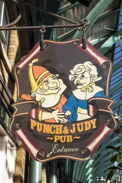 Señal de Pub de Punch y Judy en Londres — Foto de Stock