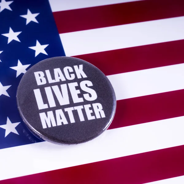 Μαύρο θέμα σήμα ζει πάνω από τη σημαία των ΗΠΑ — Φωτογραφία Αρχείου