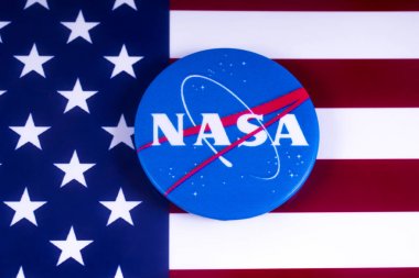 NASA rozet ABD bayrağı üzerinde