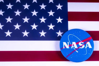 NASA rozet ABD bayrağı üzerinde
