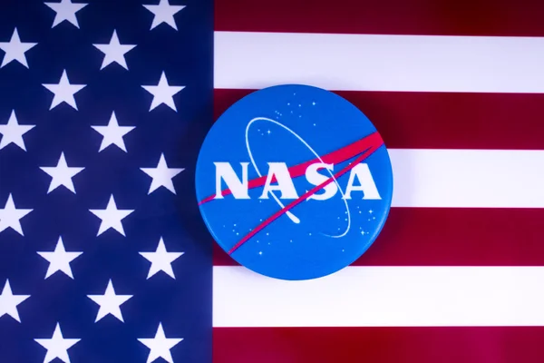 Nasa 徽章在美国旗子 — 图库照片