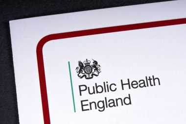 Halk sağlığı İngiltere logosuna bir broşür
