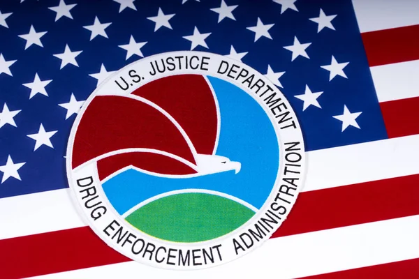 麻薬施行管理シールと米国の旗 — ストック写真