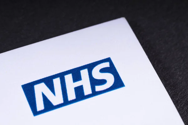 Logo NHS su un opuscolo — Foto Stock