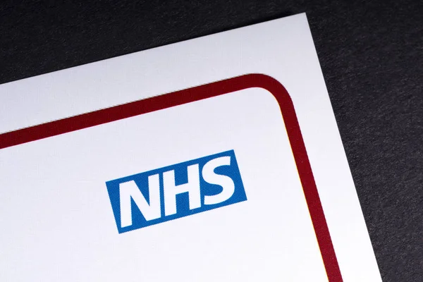 Logo NHS su un opuscolo — Foto Stock