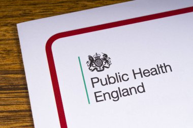 Halk sağlığı İngiltere logosuna bir broşür
