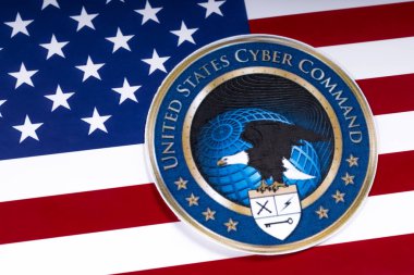 Amerika Birleşik Devletleri Cyber Command ve ABD bayrağı