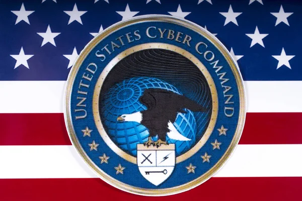 米国サイバー コマンドのロゴと米国旗 — ストック写真