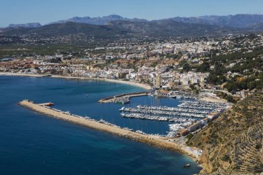 Port de Xabia ve Xabia eski şehir İspanya