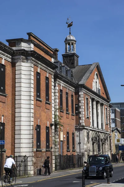 Haggerston Bäder Gebäude in Hackney — Stockfoto