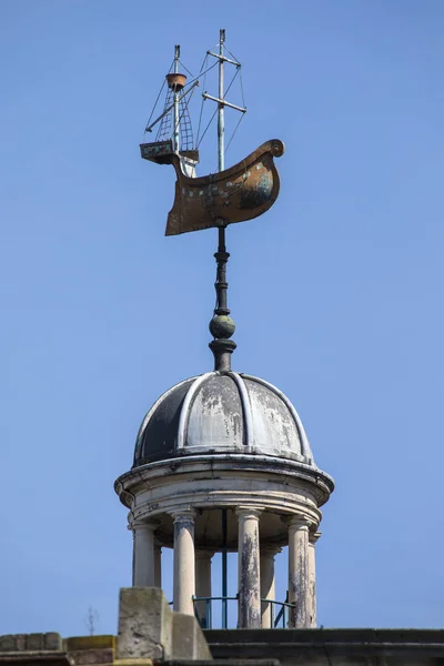 Simbolo della nave sull'edificio dei bagni di Haggerston — Foto Stock