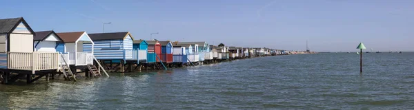 Beach Huts på Thorpe Bay i Essex — Stockfoto