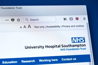 Londra, İngiltere - 5th Mart 2018: Üniversitesi Hastane Southampton Nhs vakıf güven için 5 Mart 2018 tarihinde resmi web sitesi ana sayfası.