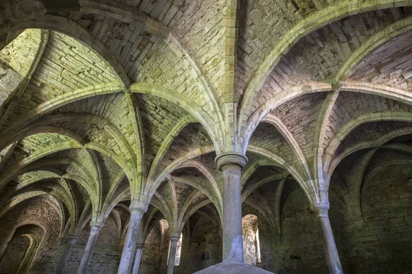 Undercroft Battle Abbey i East Sussex — Stockfoto