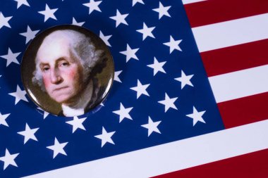 Londra, İngiltere - 27th Nisan 2018: ABD bayrağı üzerinde 27 Nisan 2018 resimde A George Washington rozeti. Washington, Amerika Birleşik Devletleri ve bir kurucu babası 1 başkandı. 