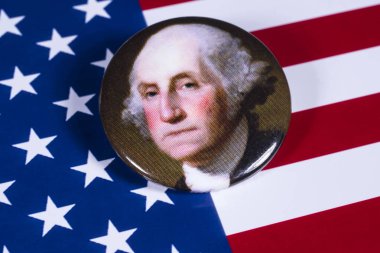 Londra, İngiltere - 27th Nisan 2018: ABD bayrağı üzerinde 27 Nisan 2018 resimde A George Washington rozeti. Washington, Amerika Birleşik Devletleri ve bir kurucu babası 1 başkandı. 
