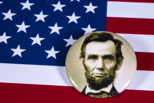 London April 27Th 2018 Abraham Lincoln Badge Pictured Usa Flag — Stock Photo, Image