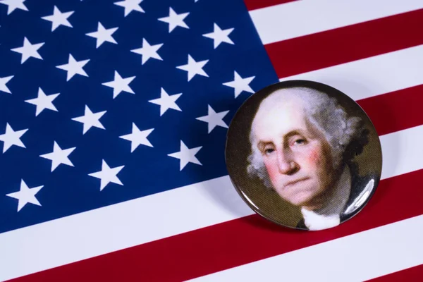 Londra, İngiltere - 27th Nisan 2018: ABD bayrağı üzerinde 27 Nisan 2018 resimde A George Washington rozeti. Washington, Amerika Birleşik Devletleri ve bir kurucu babası 1 başkandı. 
