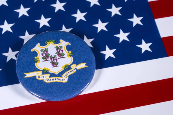 2018年4月27日 康涅狄格状态的标志 在美国的旗子描绘在2018年4月27日 — 图库照片