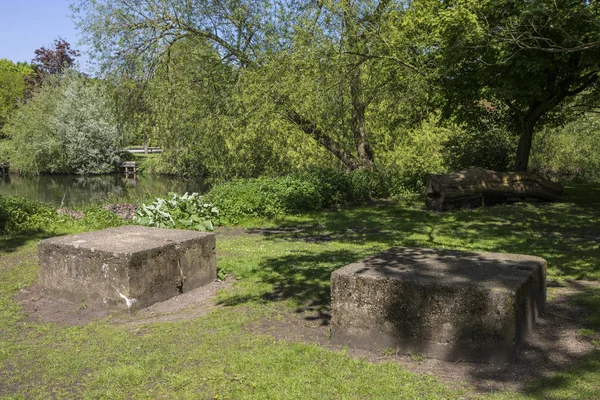 Ein Paar Panzerabwehrblöcke Aus Dem Zweiten Weltkrieg Colchester Castle Park — Stockfoto