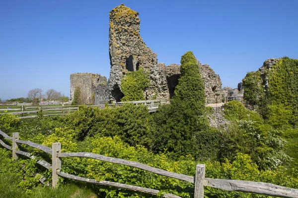 英国东部苏塞克斯历史佩文西城堡的美丽废墟 这是一个中世纪的城堡和前罗马撒克逊海岸堡垒 — 图库照片