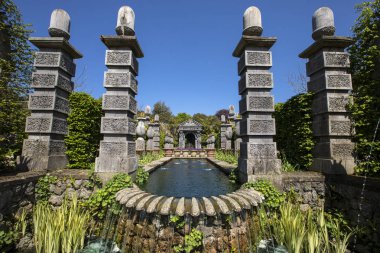 Arundel, İngiltere - 5th Mayıs 2018: Güzel su özelliği Gardens West Sussex, İngiltere 5 Mayıs 2018'de kalede Arundel.