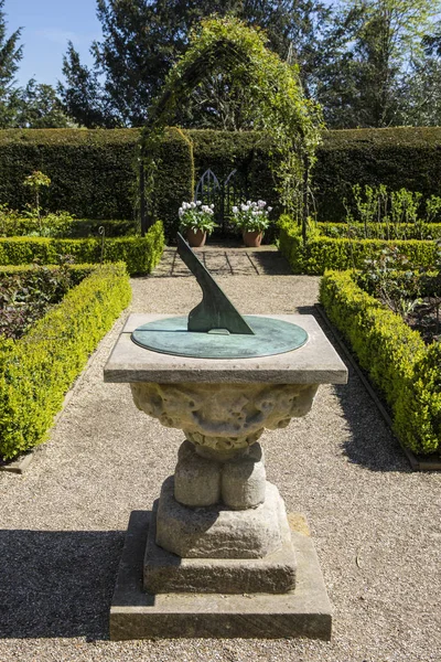 Arundel May 5Th 2018 Sundial Gardens Arundel Castle West Sussex — Stock Photo, Image