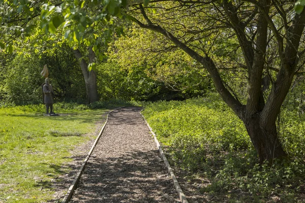 Der Fußgängerweg Der Schlachtabtei Der Besucher Durch Einen Teil Des — Stockfoto