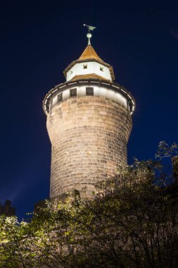 Nuremberg 'deki Kaiserburg Kalesinin Sinwell Kulesi