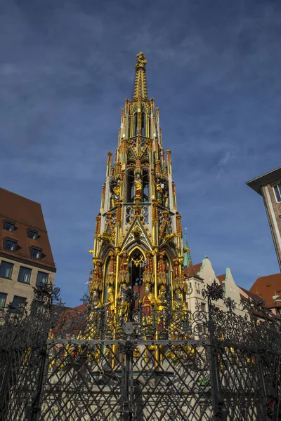Schoner Brunnen in Nuremberg — стокове фото